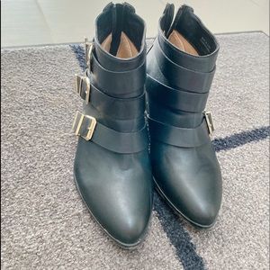 Forever 21 boots in size 7